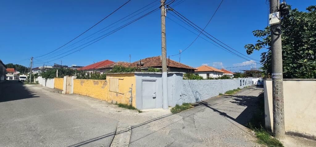 🏡 Shitet Shtëpi Private në Shijak – Mundësi e Artë për Investim ose Banesë Familjare!
