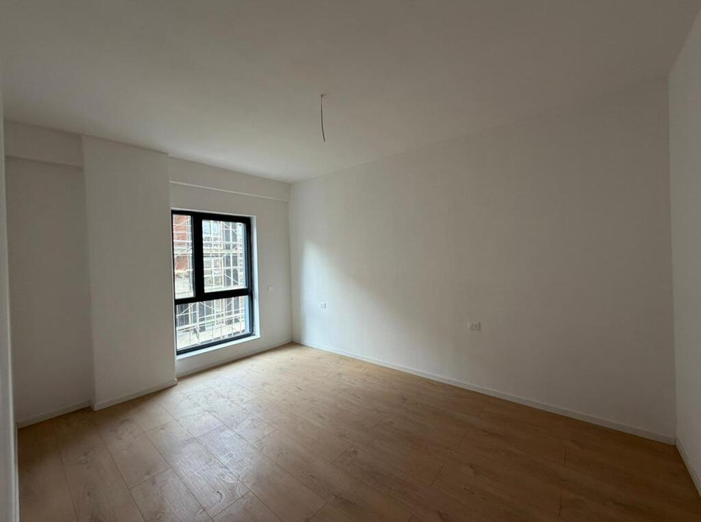 Apartament 1+1 per shitje tek Liqeni i Thate.