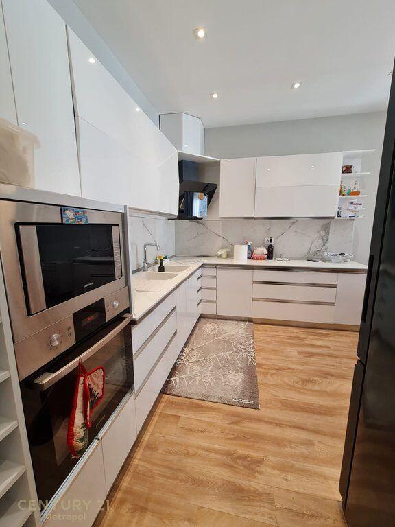 Shitet apartament 3+1 prane Tegut 430,000 €