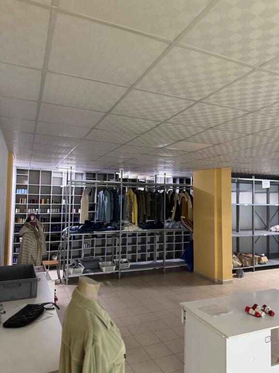 🔹 Jepet me qira ambient biznesi Rrobaqepsi 👗✂️