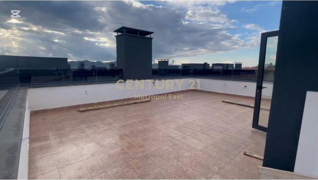 SHITET VILE MODERNE 3-KATESHE ME KOPESHT PRIVAT NE NJE ZONE REZIDENCIALE NE FARKE 550,000 €