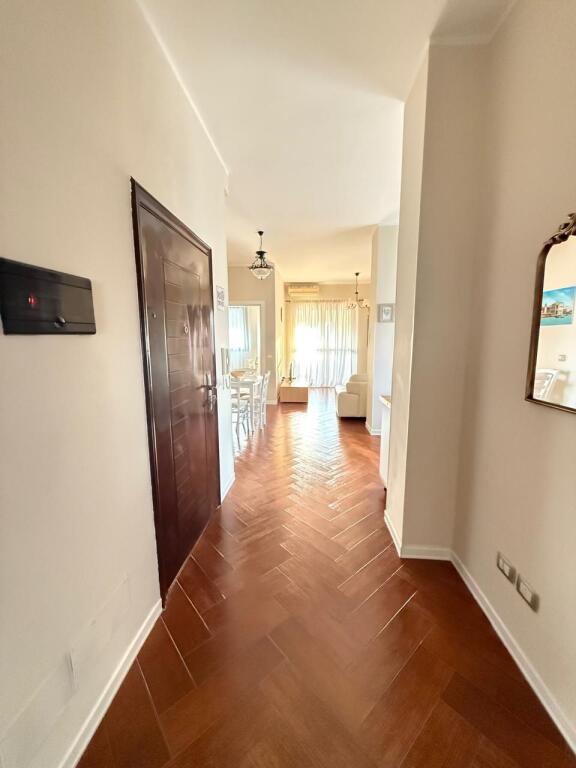 JEPET APARTAMENT ME QERA 2+1 PRANE GJYKATES DURRES