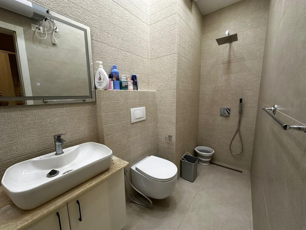 Apartament 3+1 per qira te Rruga e Kosovareve