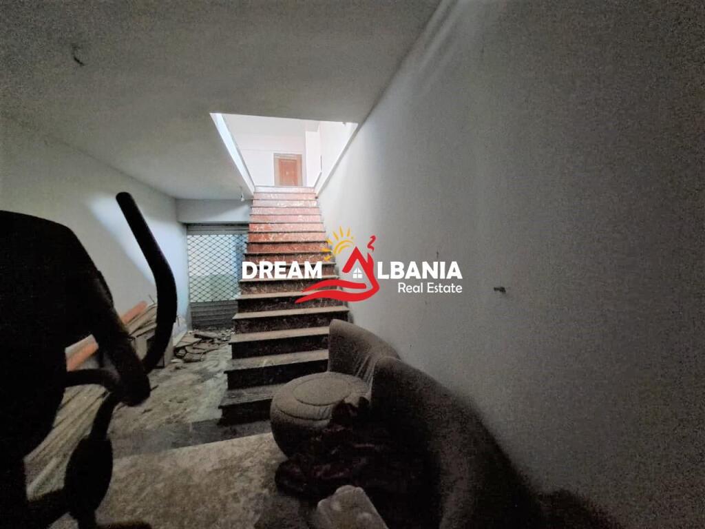 Ambient dublex me qera ne rrugen Dritan Hoxha ne afersi te Procredit Bank ne Tirane (ID 4261881)
