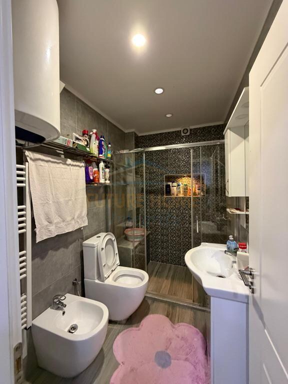 In vendita, appartamento 2+1, Ali Demi, Tirana.