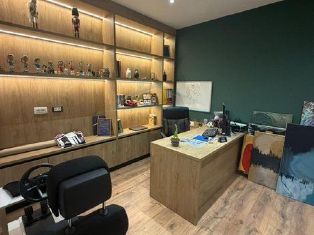 Shes Apartament 3+1+2 tek Liqeni i Thate