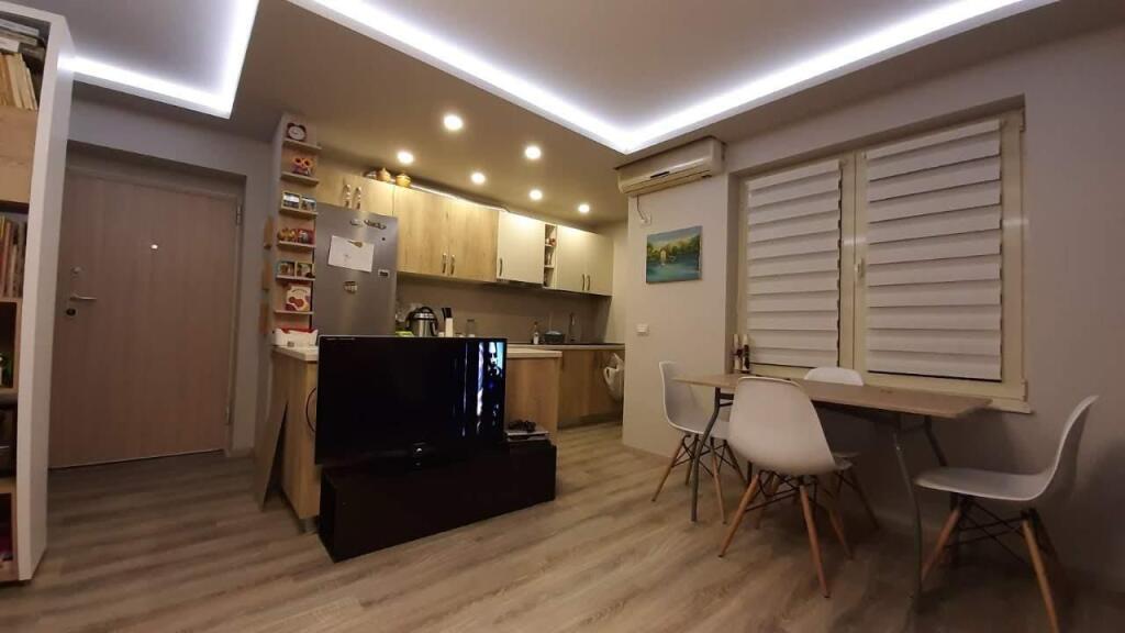 For rent 2+1+1 Behind the American Embassy 65,000 lek