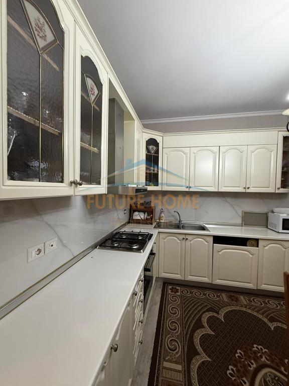 Shitet, Vilë, Kodra e Priftit, Tiranë