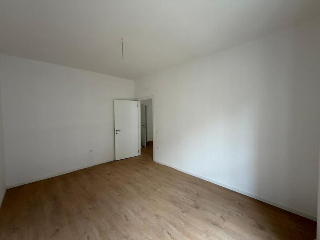 Apartament 1+1 per shitje tek Liqeni i Thate.