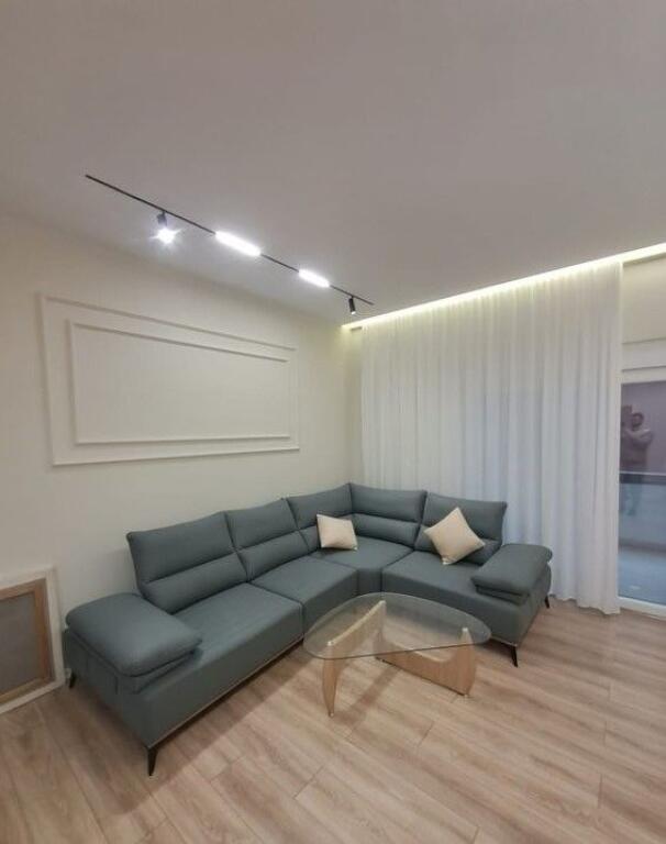 Apartament 2+1+2 për shitje në Ali Demi!