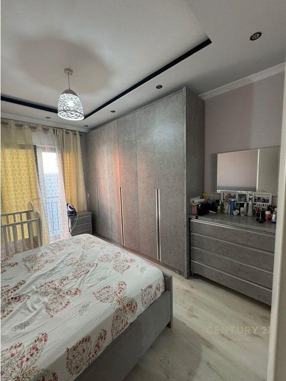 Apartament 2+1+2 dhe post parkimi per qira ne zonen e Unazes se Re , ne kompleksin Green City !