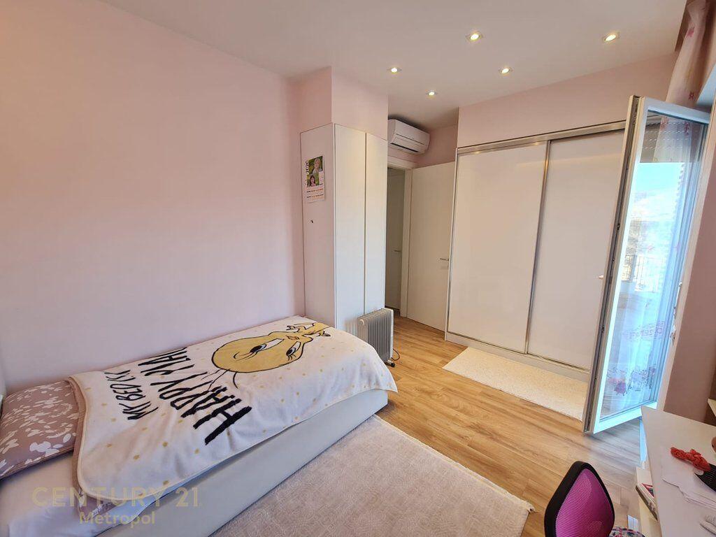 Shitet apartament 3+1 prane Tegut 430,000 €