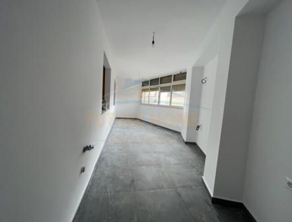 Shitet, Apartament 2+1, Pazari i Ri