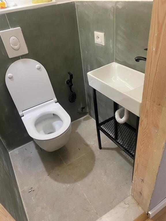 PREMISES FOR RENT 75 M2 MYSLYM SHYRI 120,000 LEKE