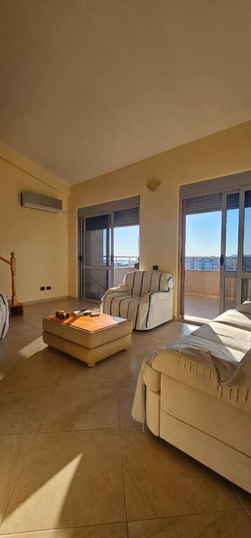 FOR RENT – 2+1+2 with veranda 200 m², Beach “Te Tocaku”, Durrës 🏖️🏢