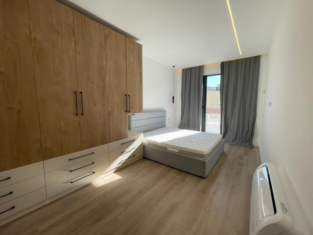 Apartament 2+1 per qira tek Liqeni i Thate.