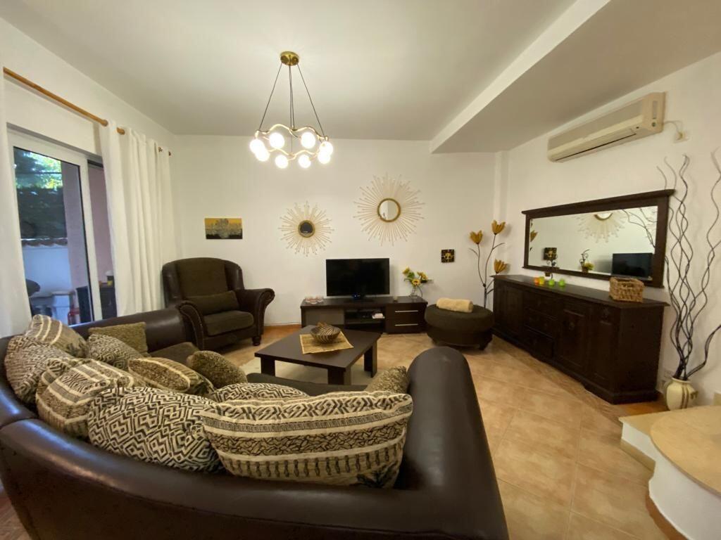🏡Appartamento Duplex 4+1+2 in affitto  📍Indirizzo: 21 Dhjetori Vicino a Mondjalit