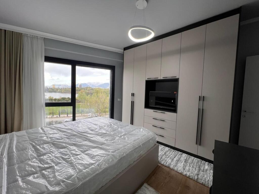 Jepet me qera apartament 2+1 me Post Parkimi Liqeni Thate!