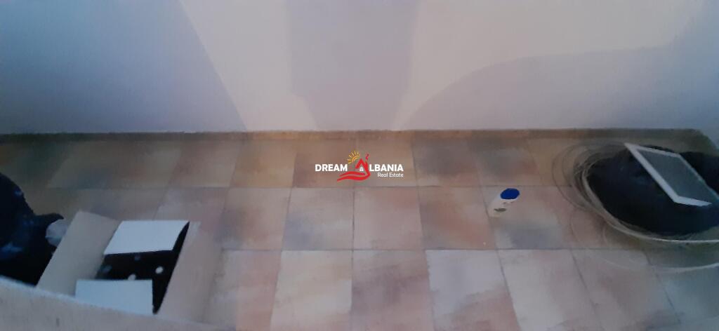 Appartamento penthouse 4+1 con cucina separata in vendita in via Hoxha Tasim vicino a Optika Roma a Tirana (ID 4139087)