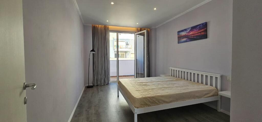 APARTAMENT NE SHITJE 1+1 ( 2 BALLKONE/PAMJE NGA DETI) - STACIONI I TRENIT,DURRES