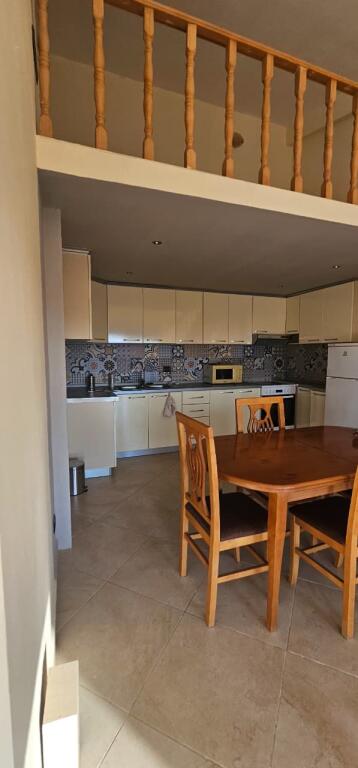 FOR RENT – 2+1+2 with veranda 200 m², Beach “Te Tocaku”, Durrës 🏖️🏢