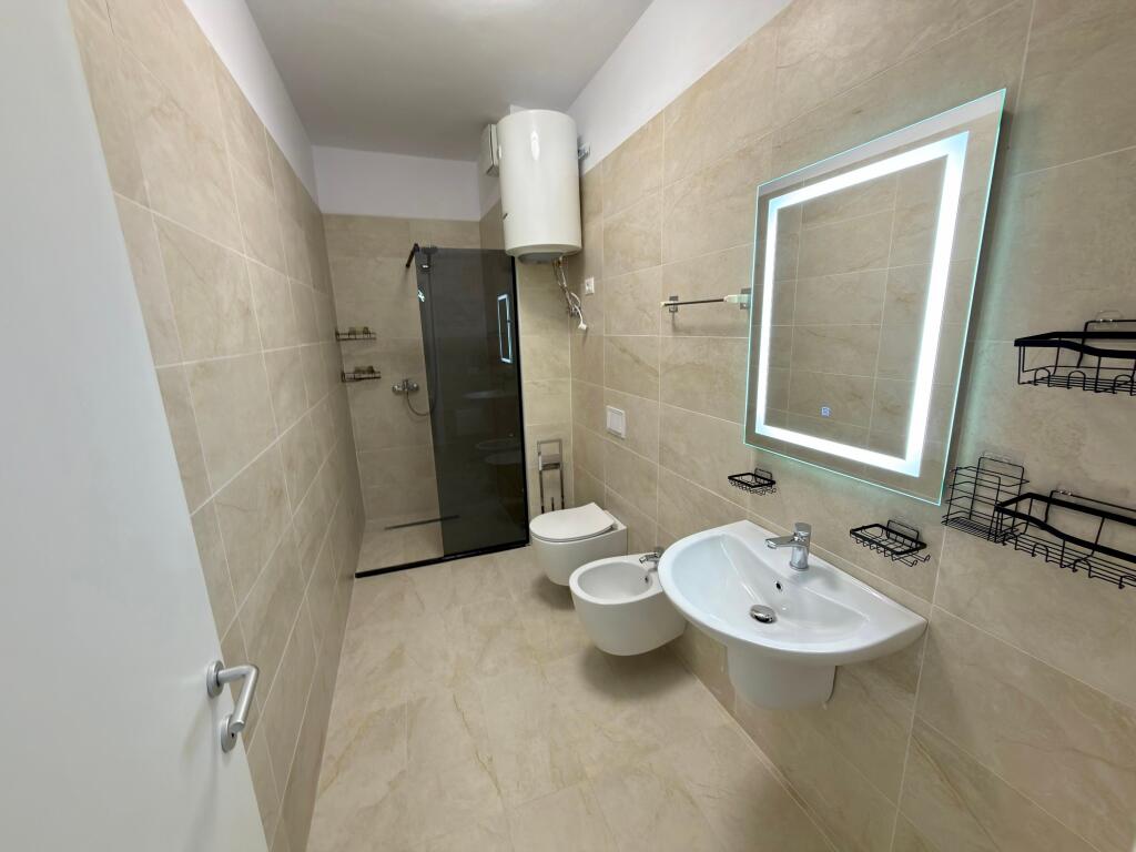 📣 QERA SUPER Apartament 2+1 Me Parking 📍 Liqeni i Thate, Prane Radisson Hotel ✨