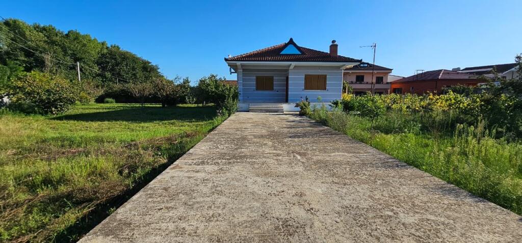 🏡 Shitet Shtëpi Private me Tokë – Ballias, Shijak