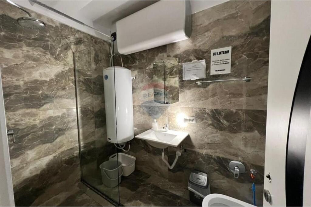 Shop for rent near the Dry Lake!