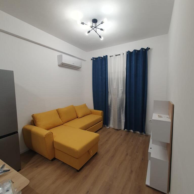 🏡Jepet me qera Apartament 1+1  📍Adresa : Kadiu Ali Demi