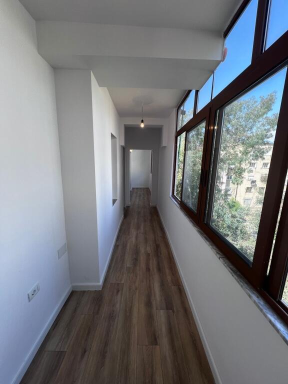 Shitet Apartament 1+1