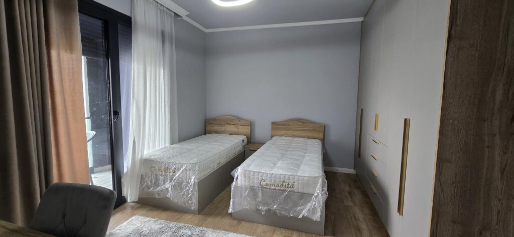 For rent ap (2+1+2) + parking space, Liqeni i Th