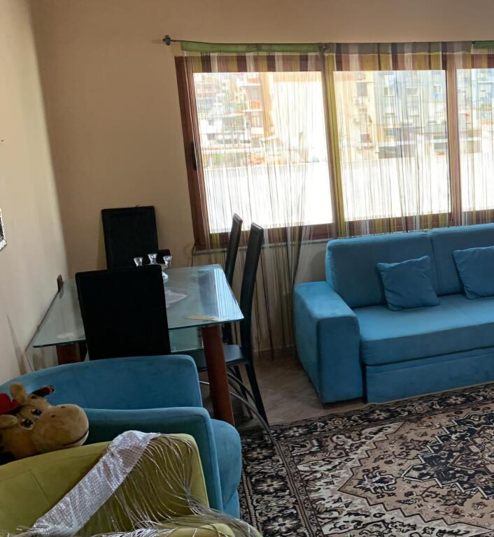 Jepet me qera 2+1, 400 euro, vile private tek rrethrrotullimi i shkozes