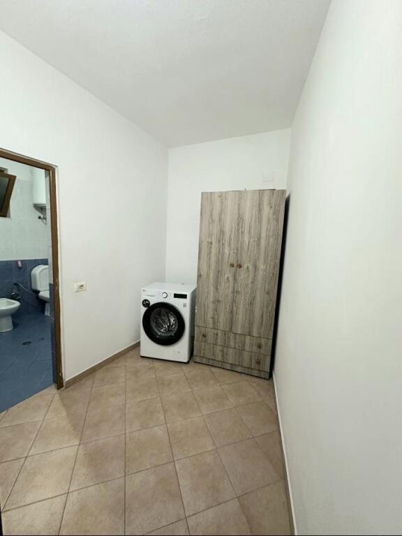 Jepet Me Qera Apartament 1+1+1 Ballkon