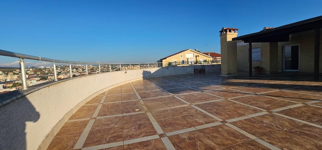 FOR RENT – 2+1+2 with veranda 200 m², Beach “Te Tocaku”, Durrës 🏖️🏢