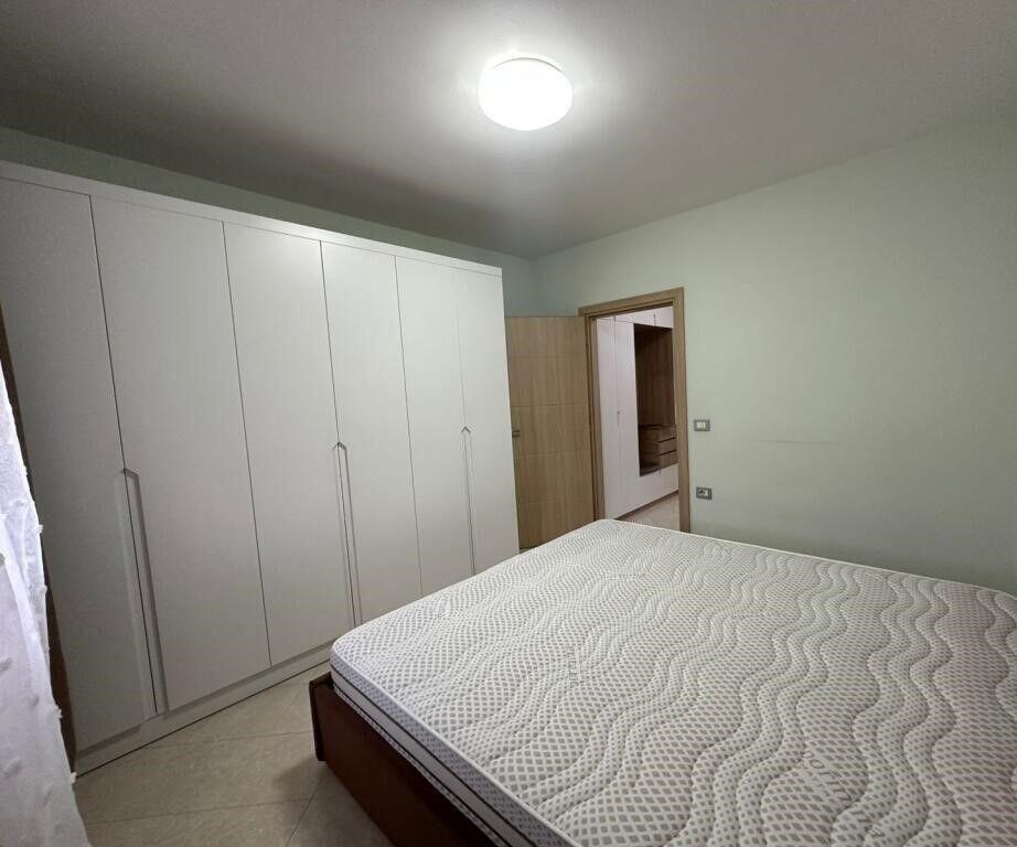 In vendita appartamento 1+1 con camino a Tirana