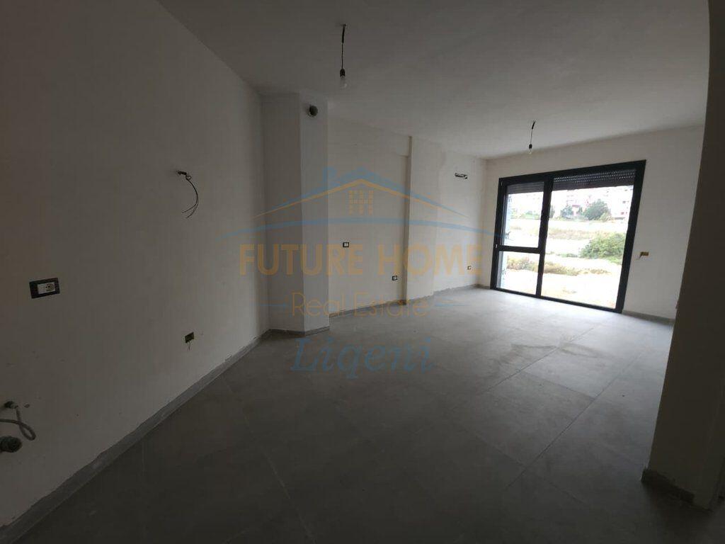 Shitet, Apartament 2+1+Post Parkimi, Liqeni i Thate, Tiranë.