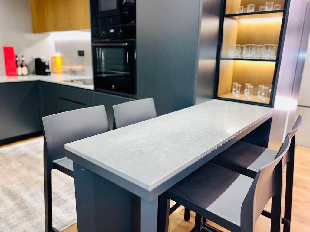 Shitet Apartament Luksoz 2+1+2 Perballë Delijorgjit