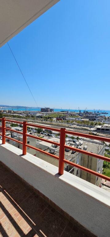 APARTAMENT NE SHITJE 1+1 ( 2 BALLKONE/PAMJE NGA DETI) - STACIONI I TRENIT,DURRES