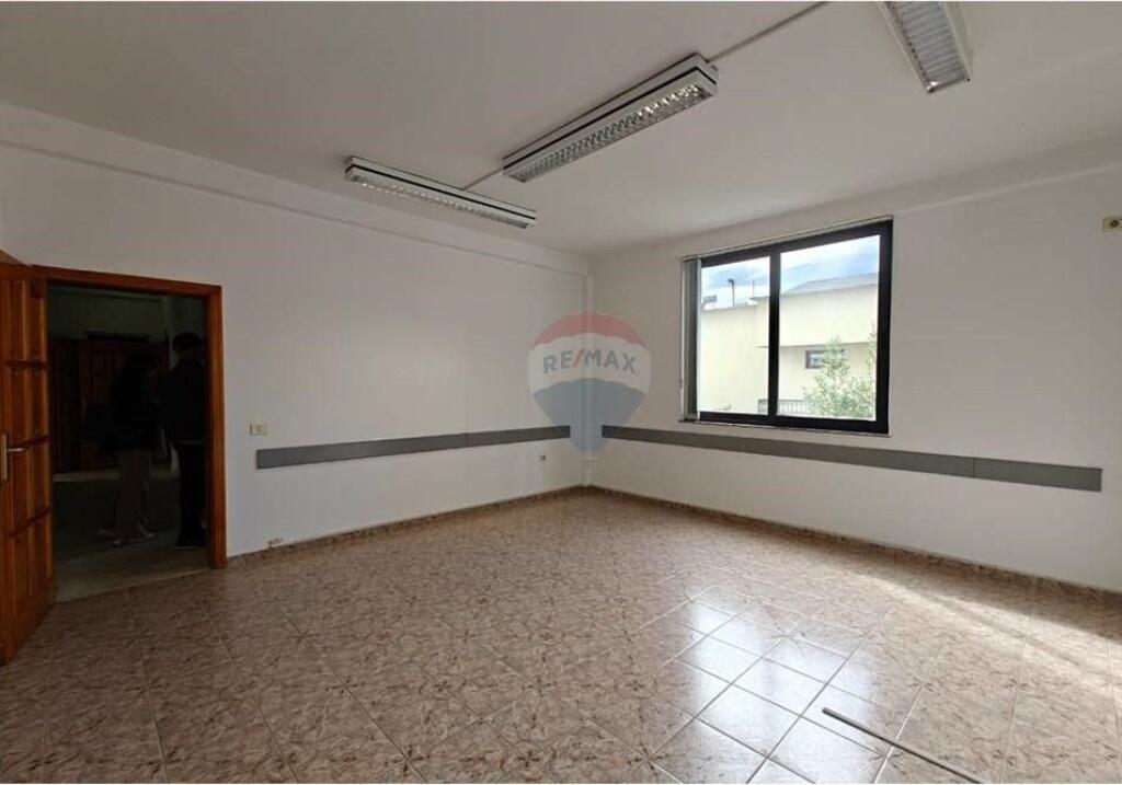 AFFITTO, AMBIENTE COMMERCIALE, VETRINA, TIRANA