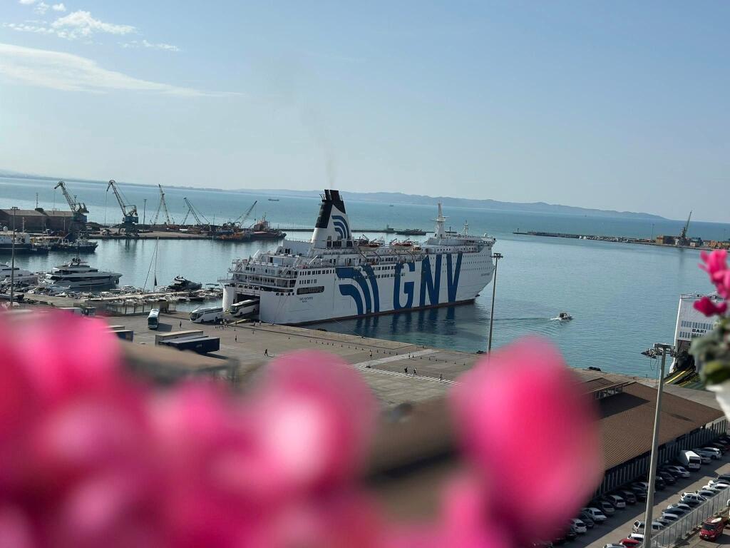 Shitet Apart-Hotel modern me 5 studio të ndara, ideale për investim turistik dhe afatgjatë. 🌊 Pamje fantastike nga deti &amp; projekti i ri Dubai Marina