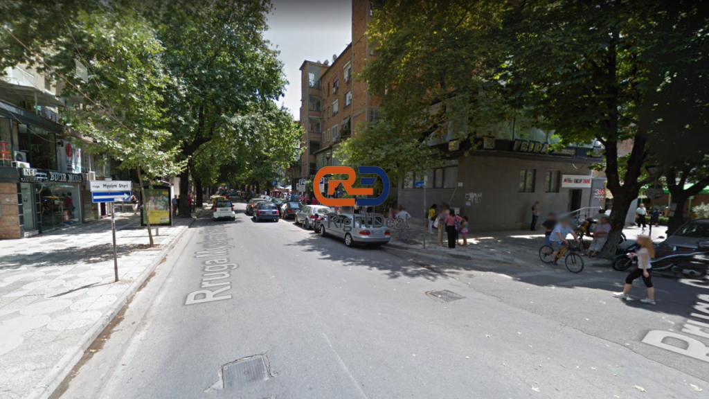 OKAZION !! Ne Myslym Shyr, Buze Rruges Kryesore Shitet Ambient Biznesi !!