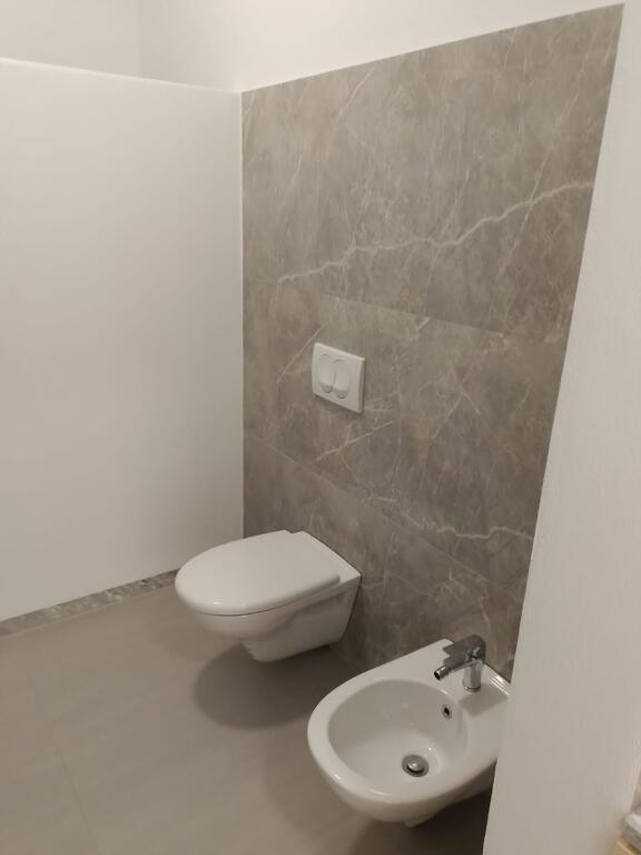 📌 Office space for rent — not for residential use Near the boulevard, near the Central Polyclinic, Durres