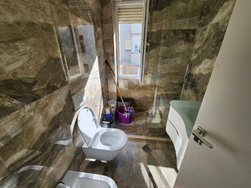 Apartament me qera  2+1+2 Poste Parkimi, Liqeni i Thate Tirane