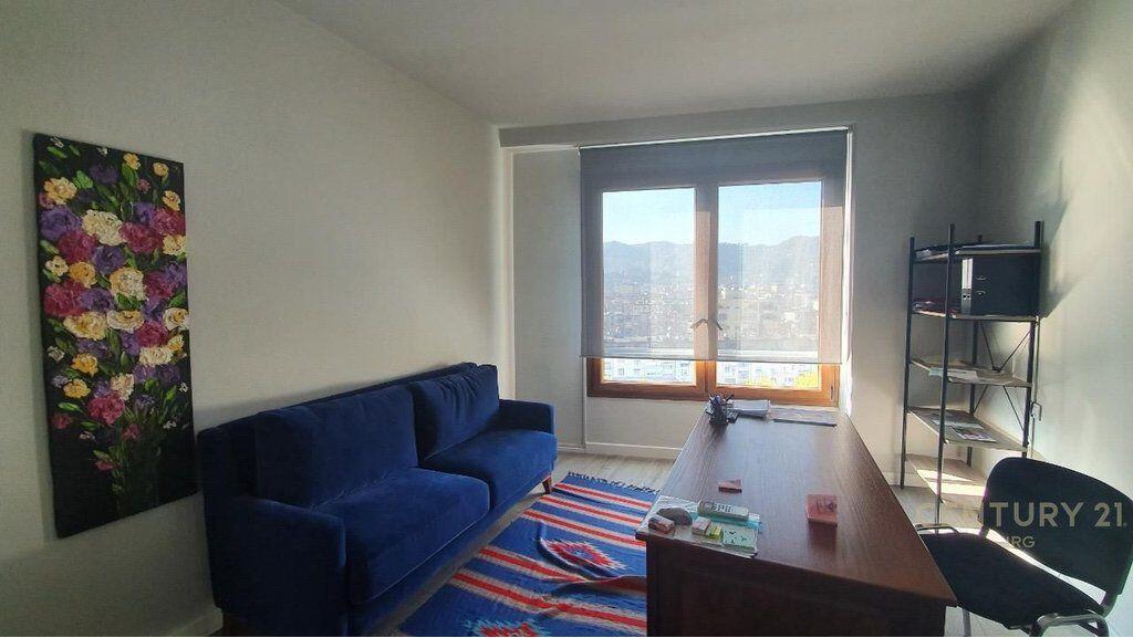 ZYRE ME QERA TE HILTON, PRANE DELIJORGJIT! 3,000 € /Muaj