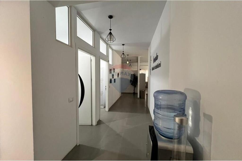 Shop for rent near the Dry Lake!