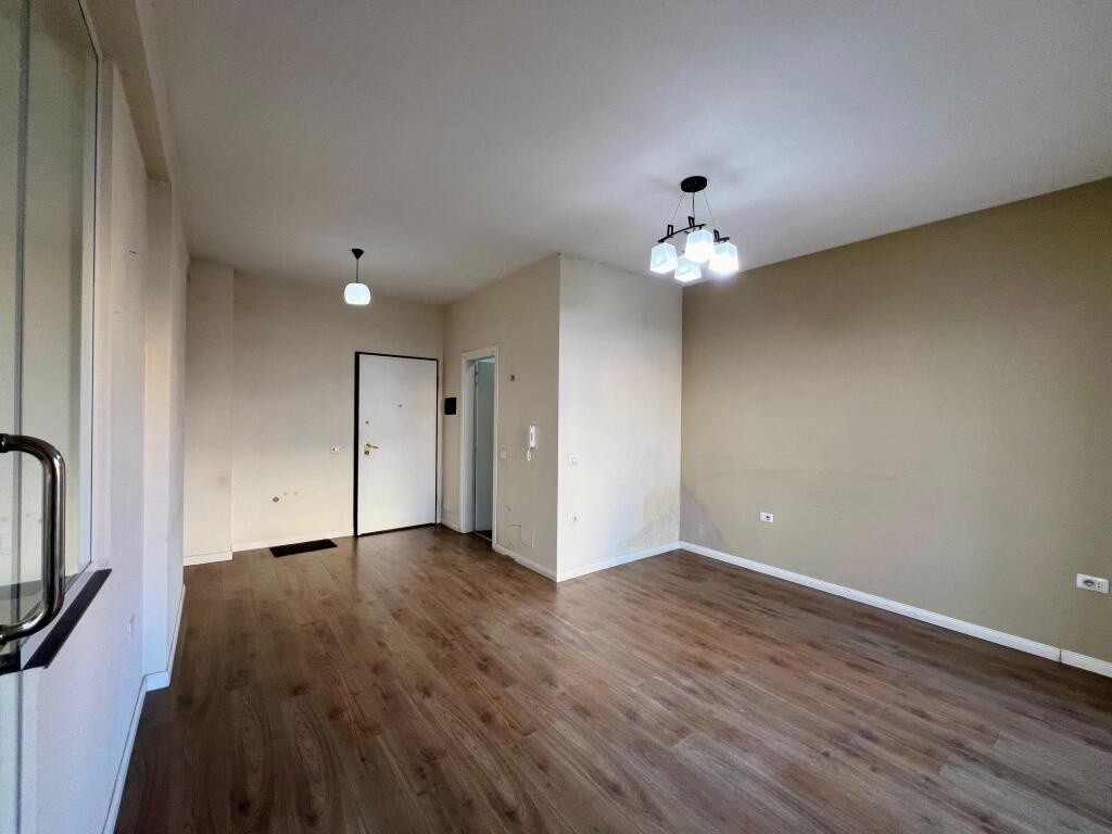 Jepet me qira Apartament 1+1+ Ballkon, “Gjimnazi Partizani”, Tiranë