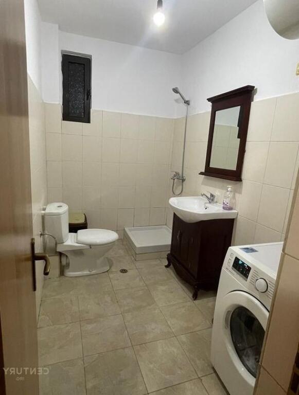 Apartament me qera 2+1 me 2 ballkone tek Ish Fusha e Aviacionit, pranë Pallatit të Telebingos