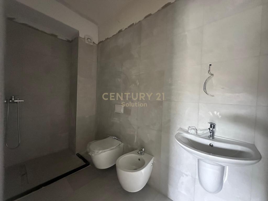 APARTAMENT 2+1+2+ PARKING OPSIONAL PRANE SPITALIT TE KAFSHEVE!