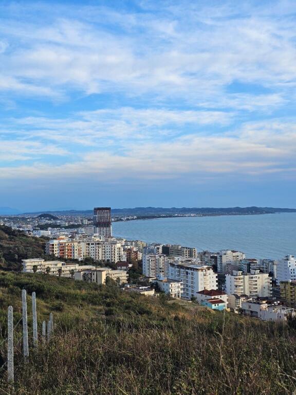 SHITET TOKË TEK ZONA E SHKEMBIT TE KAVAJES