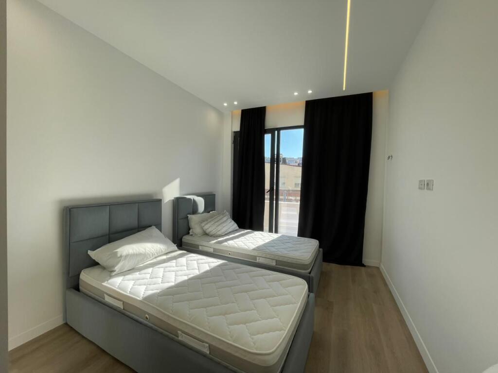 Apartament 2+1 per qira tek Liqeni i Thate.